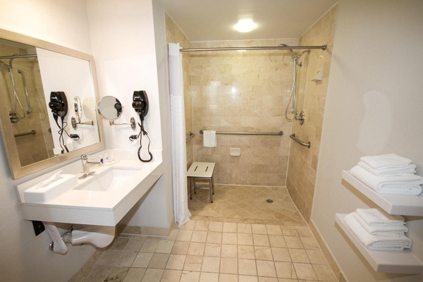 Comfort Inn & Suites Downtown Brickell-Port of Miami Image #3 Comfort Inn & Suites Downtown Brickell-Port of Miami Image #3
