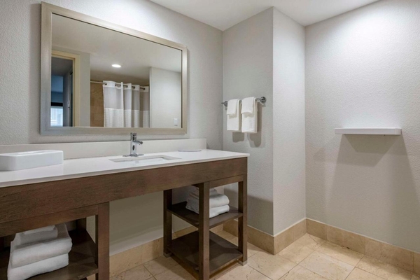 Comfort Inn & Suites Downtown Brickell-Port of Miami Image #16 Comfort Inn & Suites Downtown Brickell-Port of Miami Image #16