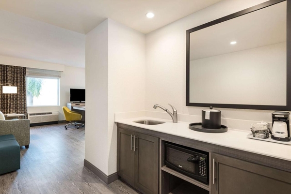 Hampton Inn & Suites Miami Wynwood Design District Image #2 Hampton Inn & Suites Miami Wynwood Design District Image #2