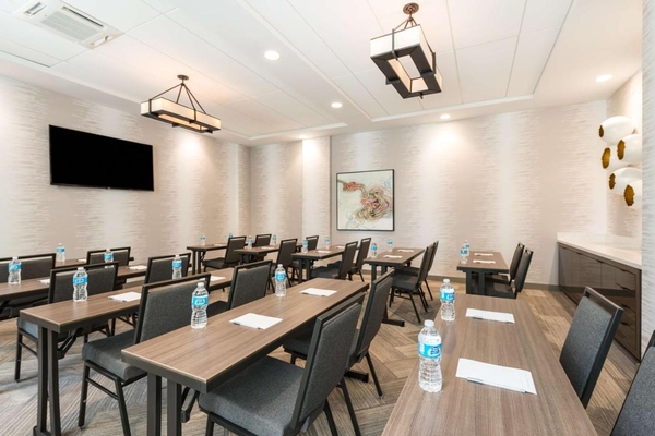 Hampton Inn & Suites Miami Wynwood Design District Image #6 Hampton Inn & Suites Miami Wynwood Design District Image #6