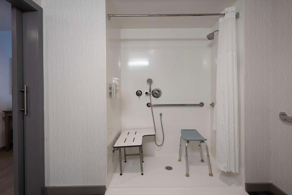 Hampton Inn & Suites Miami Wynwood Design District Image #8 Hampton Inn & Suites Miami Wynwood Design District Image #8