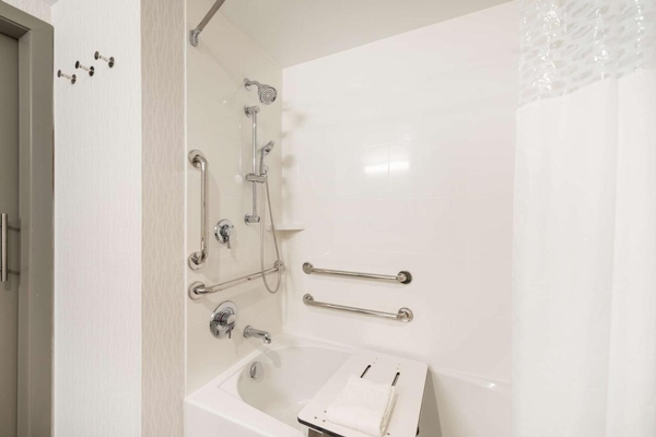 Hampton Inn & Suites Miami Wynwood Design District Image #40 Hampton Inn & Suites Miami Wynwood Design District Image #40